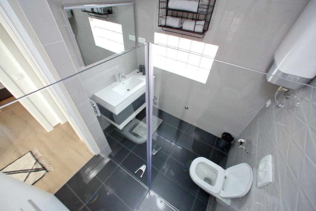 L Apartment *