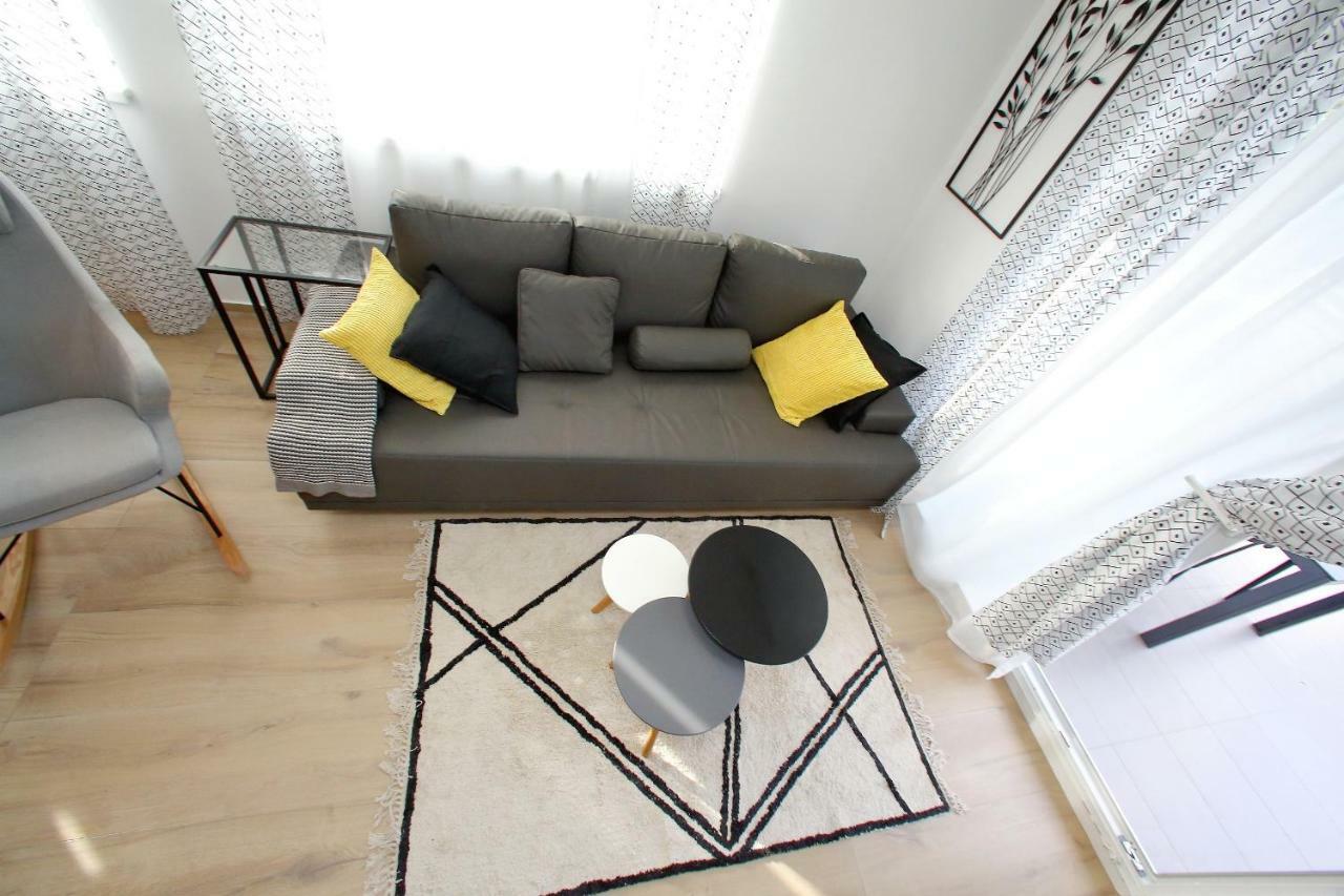 L Apartment