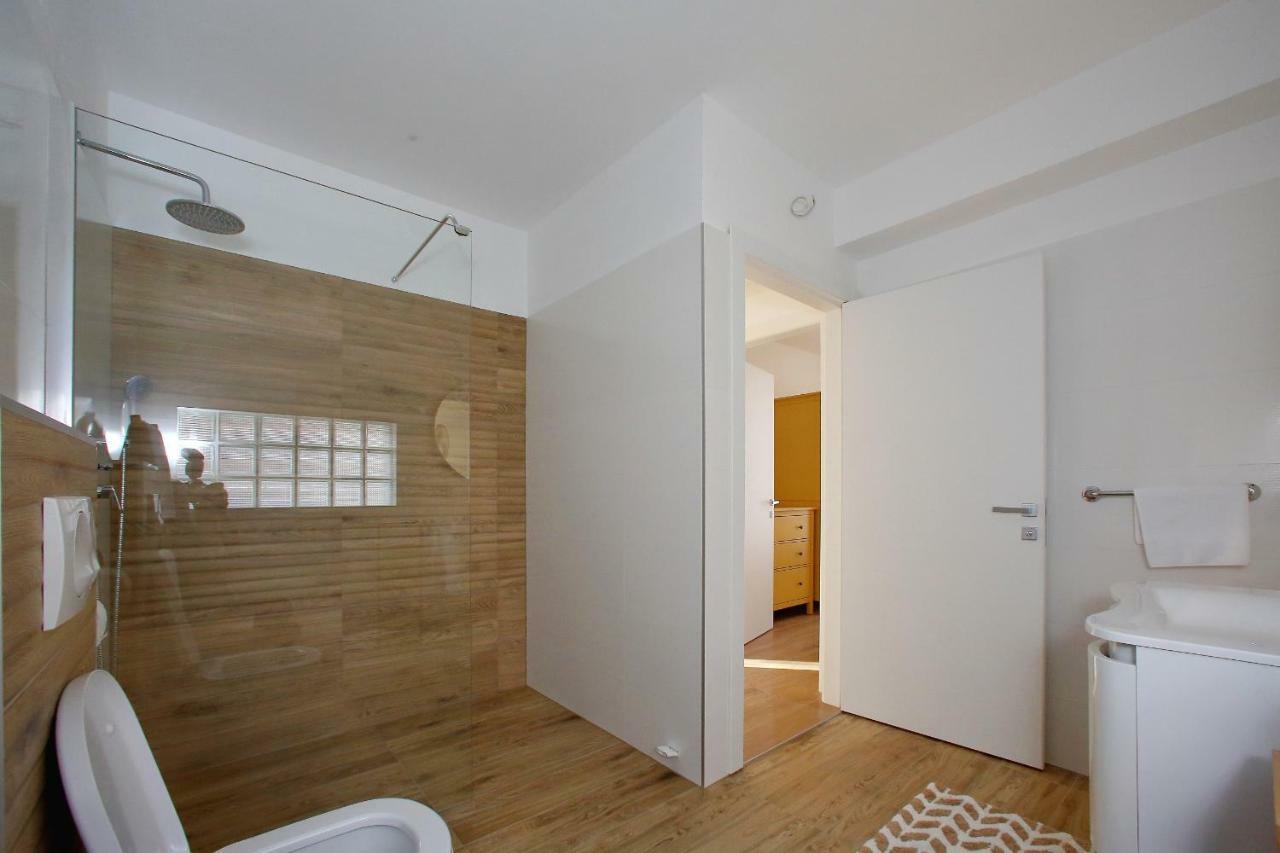 Apartment L *