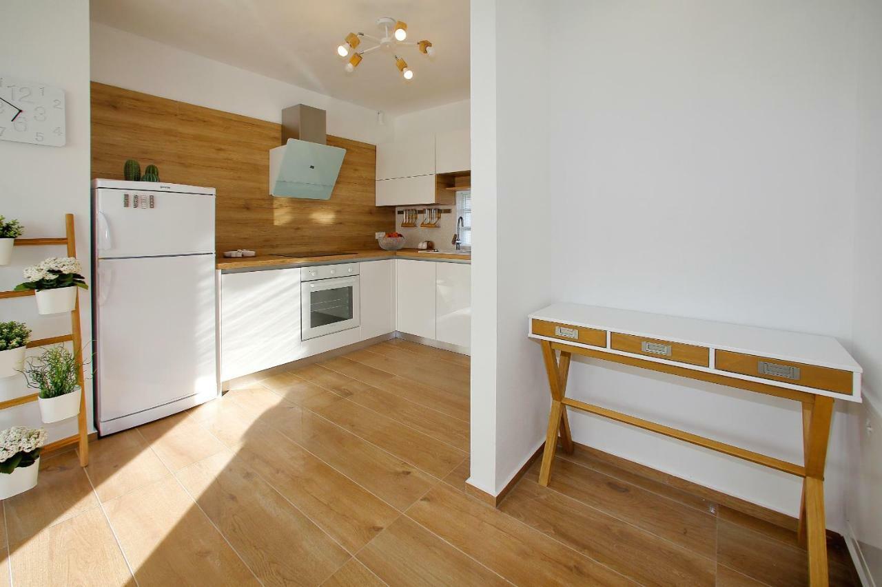 Apartment L *