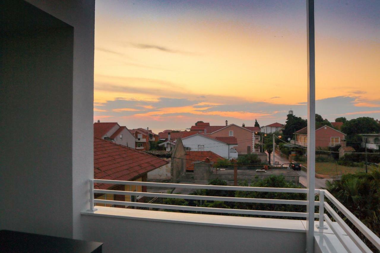 L Apartment