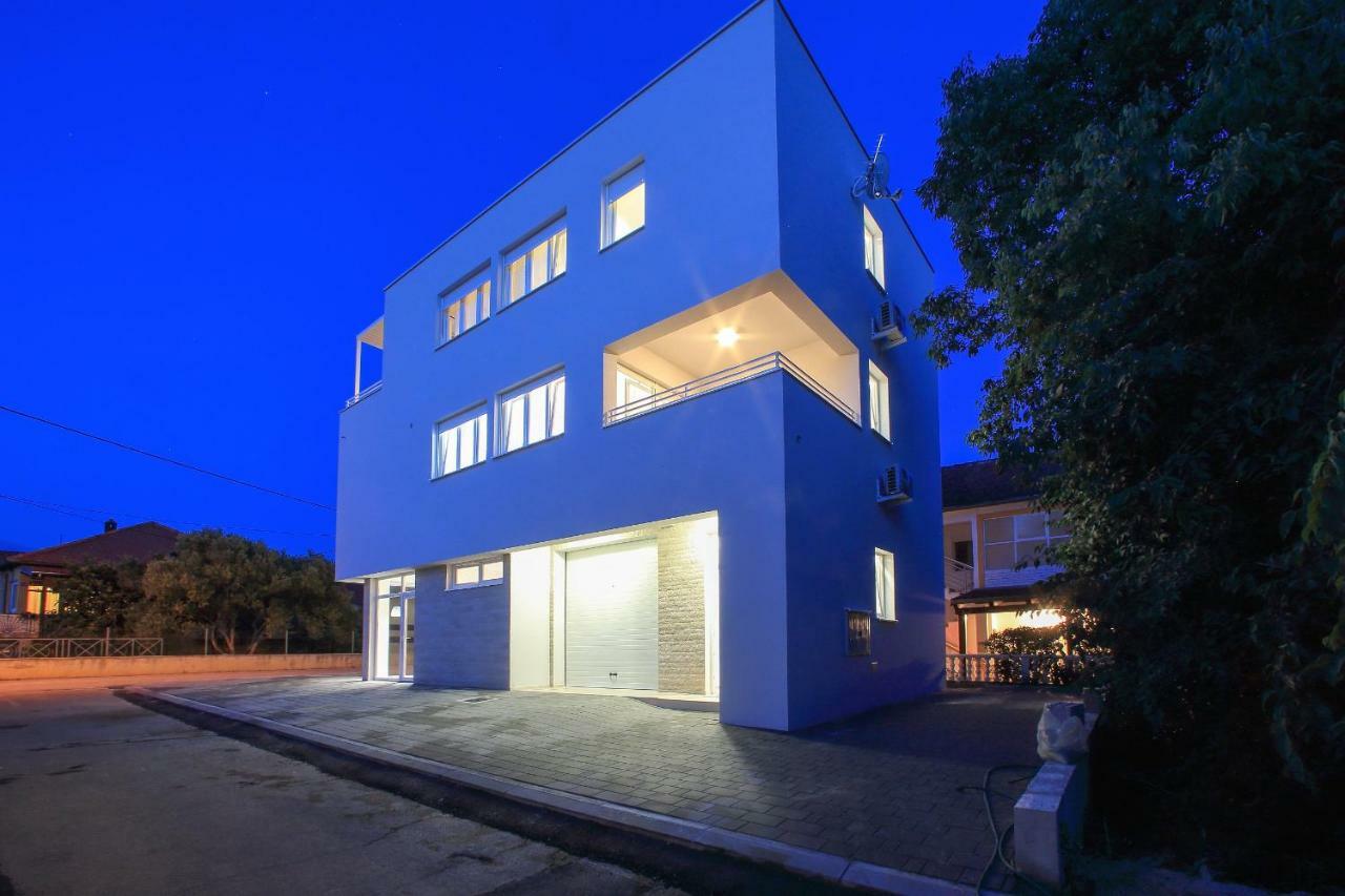 L Apartment